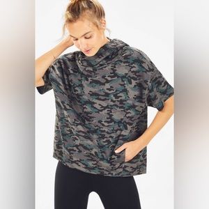 Fabletics Camo Hadley Short Sleeve Hoodie Athletic Top High Low Sz M